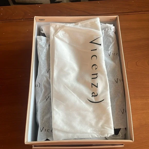 EUC- Anthropologie -Vicenza Square Toe Black and White Loafer size 39 - Picture 4 of 6